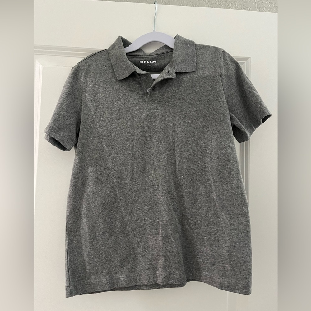 Old Navy boys gray uniform polo size S (6-7) soft washed but never worn